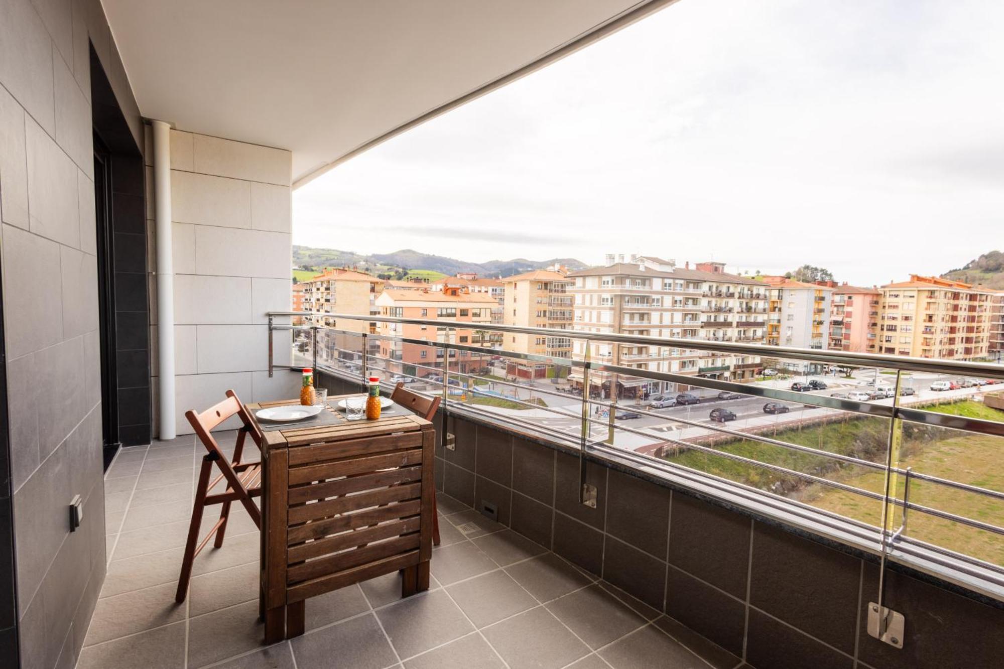 Ebony I Local Rentss Zarautz
